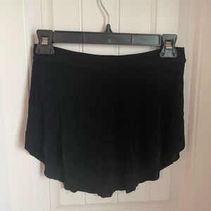 Black bullet pointe skirt